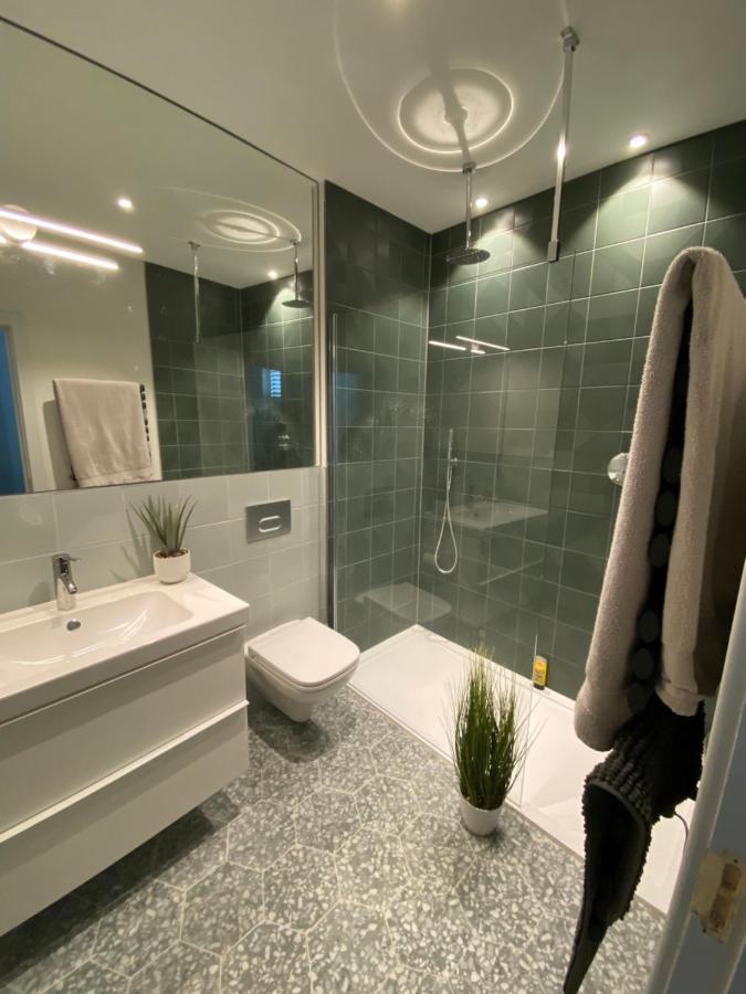 May Road, Stylish Townhouse Туикнем Экстерьер фото