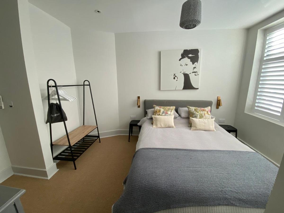 May Road, Stylish Townhouse Туикнем Экстерьер фото